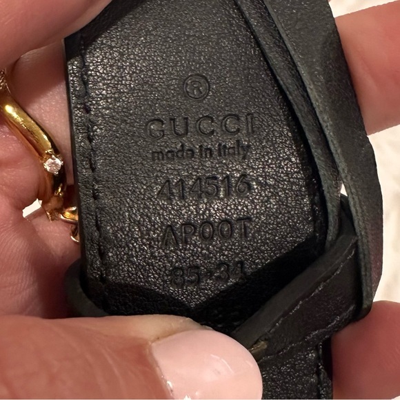 Gucci — Thin Black Leather Belt with Gold GG Buckle - Picture 4 of 5